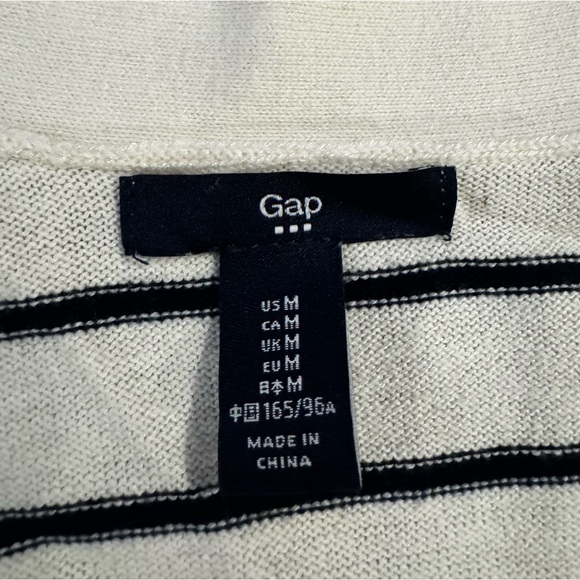 Gap long sleeve v neck sweater size medium - Picture 3 of 4